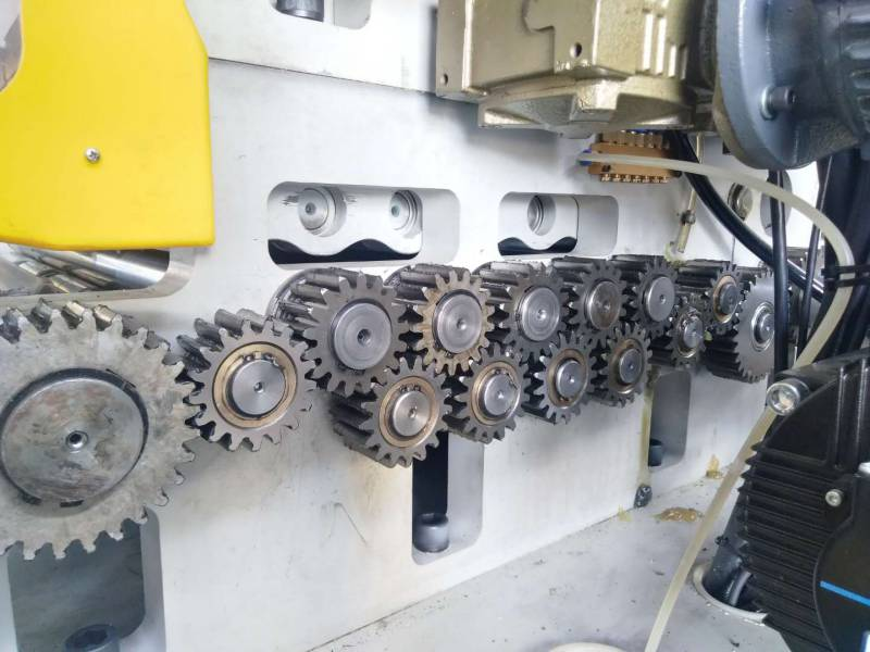 Compara&ccedil;&atilde;o entre alimenta&ccedil;&atilde;o pneum&aacute;tica e alimenta&ccedil;&atilde;o mec&acirc;nica