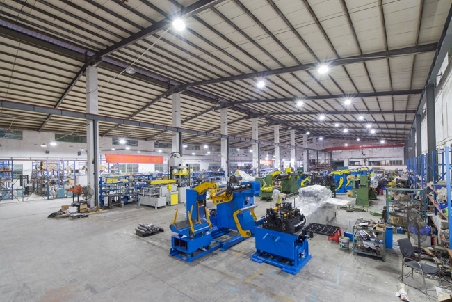 Aplica&ccedil;&atilde;o do alimentador autom&aacute;tico Power Press na linha de puncionamento