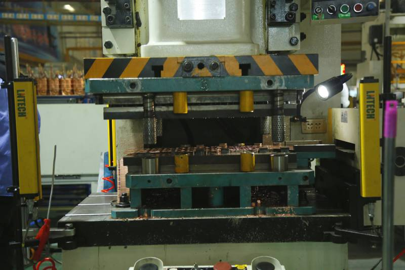 Tecnologia de estampagem na fabrica&ccedil;&atilde;o de autom&oacute;veis