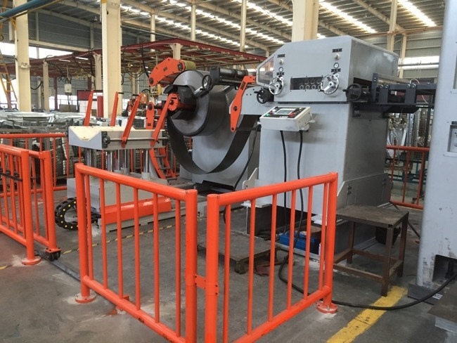 Os recursos da prensa alimentadora servo